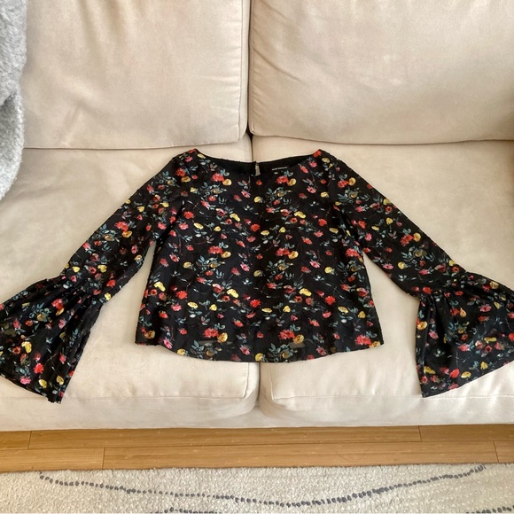 Club Monaco Taisie Floral Long Bell Sleeve Blouse - Picture 3 of 8